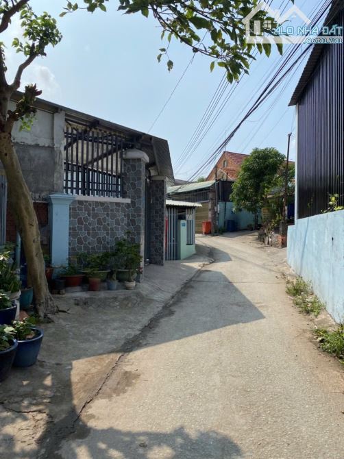 TP.Dĩ An- 81m2- Cấp 4 - 2.6 Tỷ - Hẻm Ôtô- Sổ hồng riêng - 3