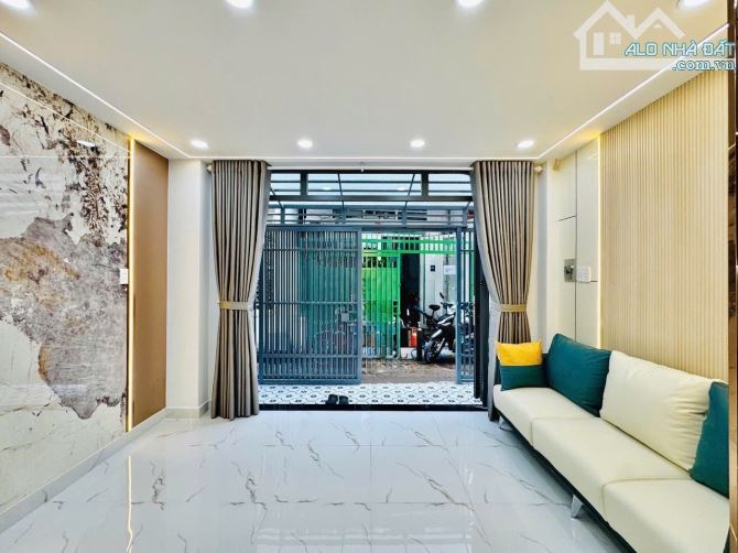 Nhà Hẻm Ba Gác - 22m² (4x5,5) - Trệt 2 Lầu - 3 Phòng Ngủ - Hoàn Công Đủ - 3