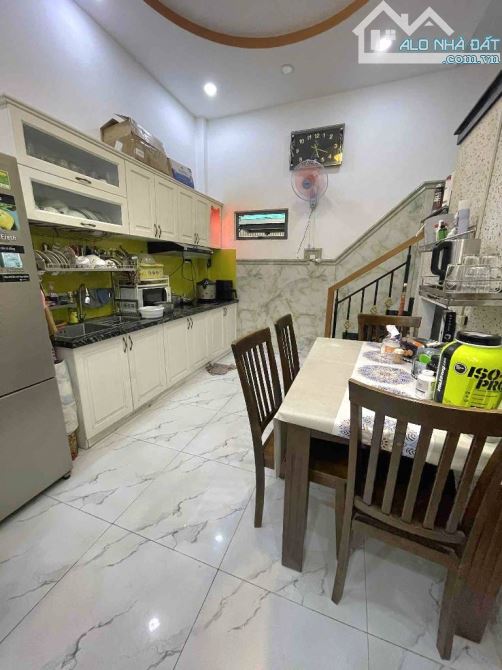 BÌNH TÂN  - BÌNH TRỊ ĐÔNG NGAY GẦN KHU TÊN LỬA - 2 TẦNG - NHÀ ĐẸP CHẮC CHẮN nhỉnh 3tỉ - 3