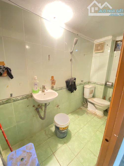 Cho thuê nhà nguyên căn ngõ 51 Lương Khánh Thiện, 30m2 x 4 Tầng 2 ngủ 3 wc
chỉ 7 triệu - 3