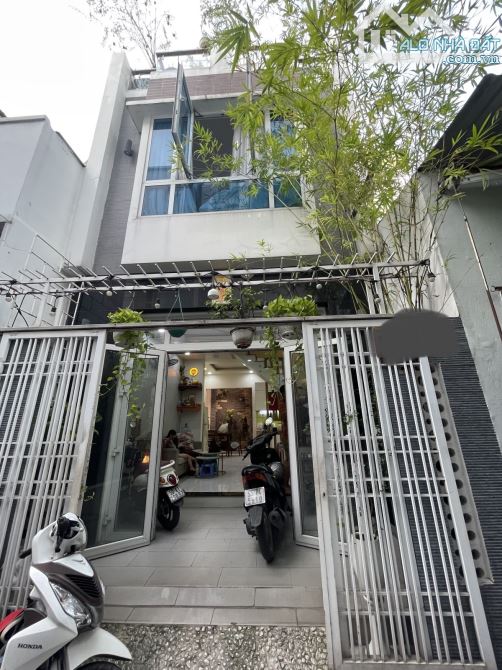 Bán nhà đường T8, nhà đẹp 3 tầng chỉ 5.5 tỷ vị trí đẹp - 3