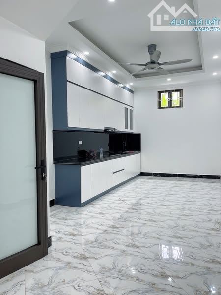 Chị gái em  bán nhà 5t,38m tại Cầu Am,HĐ,thang máy ,ô tô gần chỉ 8t - 3