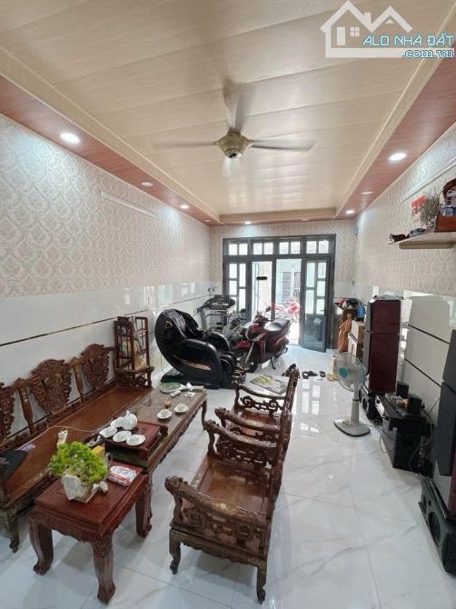 Nhà VIP kế Ngã tư 4 Xã - tiện đi AEON - 60m2 (4x15) - HXH 6m - 2T 3PN 2WC - nhỉnh 6 tỷ - 3