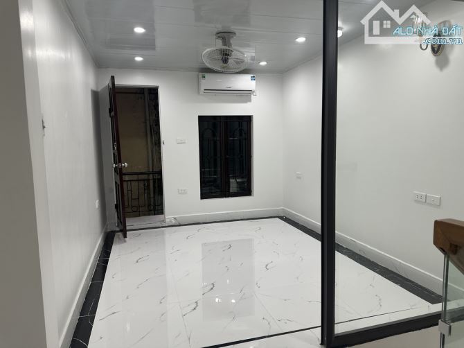 Cho thuê tập thể tầng 2 mặt phố Trần Đại Nghĩa, gần Nguyễn An Ninh - 3