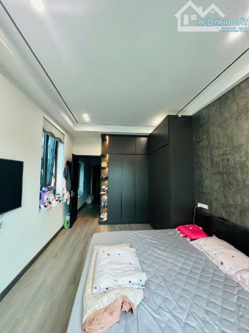HIẾM CÓ! NHÀ PHÂN LÔ NGUYỄN VĂN CỪ - Ô TÔ TRÁNH - VỈA HÈ - KINH DOANH ĐỈNH - GIÁ CỰC TỐT! - 3