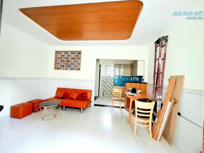 cần tiền giảm 200 tr giá chỉ còn hơn 2 tỷ - hẻm oto - giáp tân phú - 30m2 2 tầng - tặng nt - 3