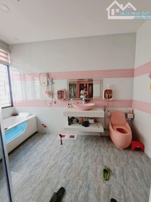BÁN NHÀ NGUYỄN VĂN QUÁ Q12 - 2 TẦNG 92M2 ( 6M X 16M) - HẺM XE HƠI THÔNG - 5.97 TỶ. - 3