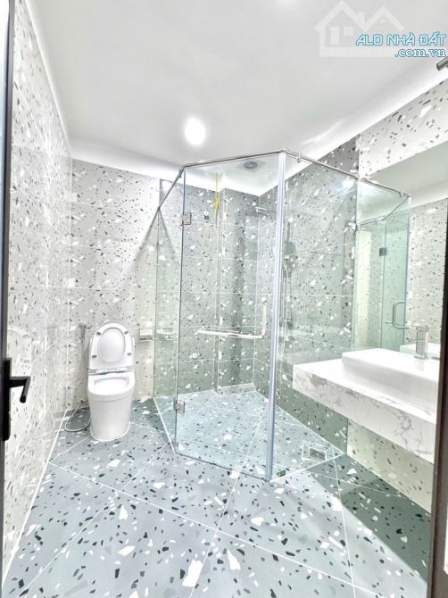 siêu phẩm phố Lê trọng tấn 40m x 6 tầng thang máy mới kính koong , sát mặt phố chỉ nhỉnh 1 - 3