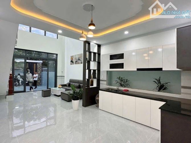 Bán nhanh nhà 1 trệt 1 lửng cách cây xăng chợ Thạnh Phú 200m - Giá chỉ 2 tỷ - 3