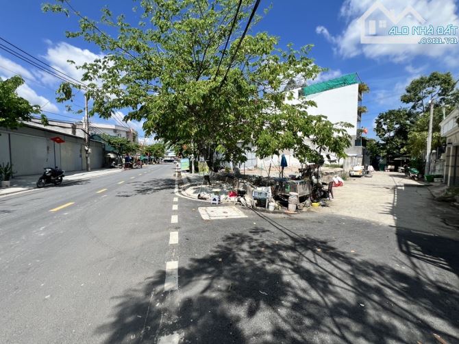 Bán Đất 2 MT lê thị tám DT: 262m2=13*27.5giá :18toi - 3