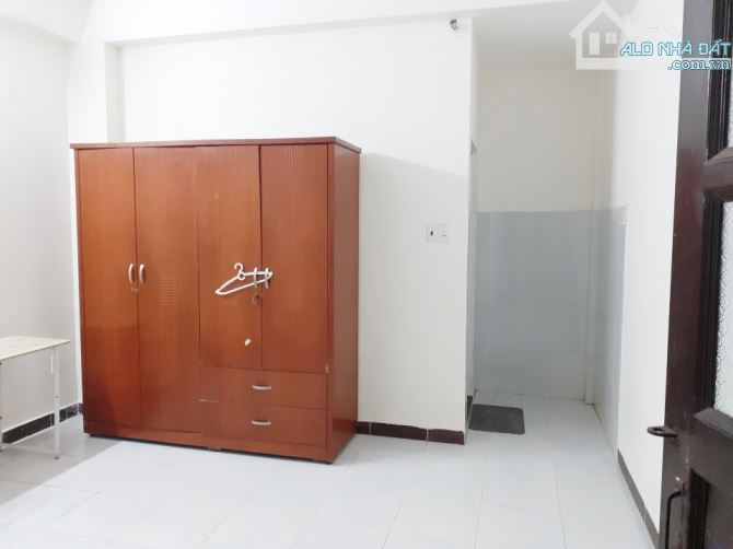 Cho thuê phòng 20m² có giếng trời tại Bạch Đằng, Tân Bình – gần sân bay - 3