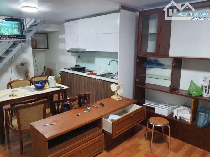 Cho thuê nhà nguyên căn ngõ 95 Thúy Lĩnh, DT 40m2 , 2 phòng ngủ, ô tô qua nhà,giá 10 triệu - 3