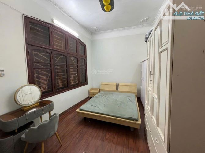 Cho thuê nhà nguyên căn ngõ 4 Tôn Đức Thắng, DT 60m2 x 4 tầng, 5 phòng ngủ, full nội thất. - 3