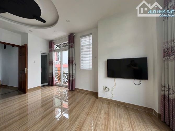 36m² HÀNG HIẾM TRUNG TÂM PHÚ NHUẬN-NHÀ 3 MẶT HẺM XE HƠI TRÁNH- 5 TẦNG-4PN- CHỈ 8 TỶ - 3