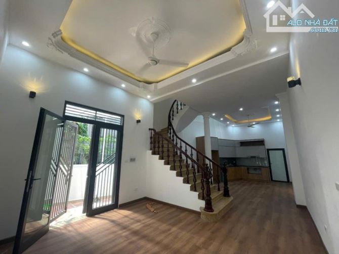 Bán nhà Bùi Xương Trạch ngõ ô tô thoáng sáng  gần hồ điều hòa nhà đẹp lô góc diện tích rộn - 3