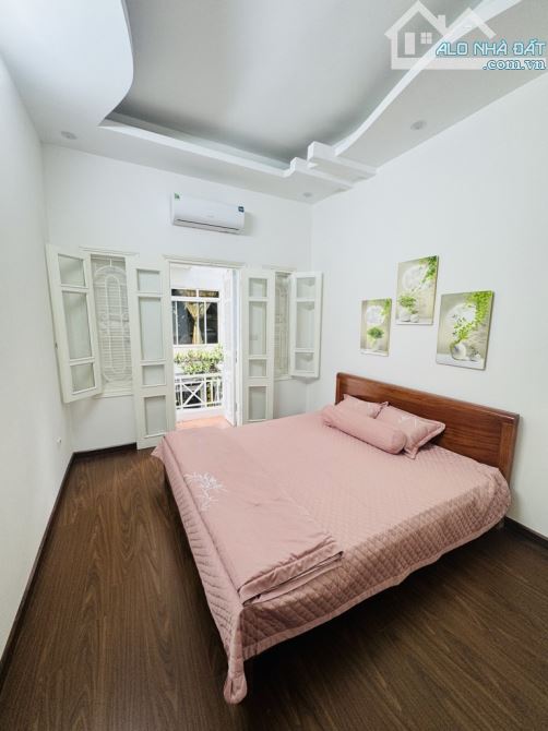 SIÊU PHẨM NHÀ PHỐ QUAN HOA - CG . DT : 47m2 , 4TẦNG(5PN) . MT :3,3m . GIÁ CHỈ: 12,9 Tỷ . - 3