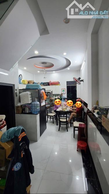 CẠNH AEON MALL TÂN PHÚ,HẺM XE HƠI TRÁNH, GẦN 56M2 - 3 TẦNG, 3 PHÒNG NGỦ NHỈNH 5 TỶ - 3