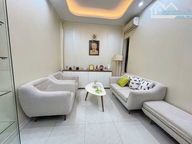 BÁN NHÀ VỈA HÈ KINH DOANH CỰC ĐỈNH TẠI NGUYỄN CÔNG HOAN - 3