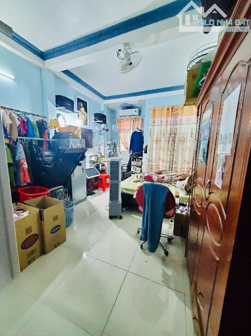 Gần chợ Phú Lâm - Bình Tân giáp Quận 6 - 3 tầng - 4m x 15m - Đường 6m - Khu an ninh - 3