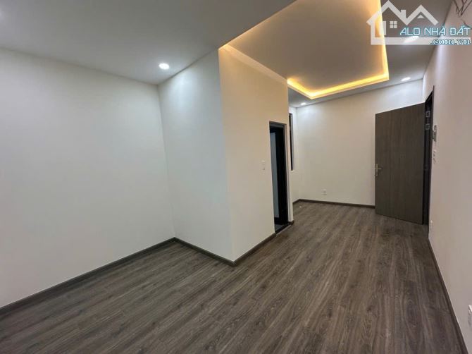 TOÀ CHDV CAO CẤP GẦN NGUYỄN VĂN KHỐI - 6 TẦNG HẦM - 10PN LỚN - GIÁ 18.X TỶ - 3