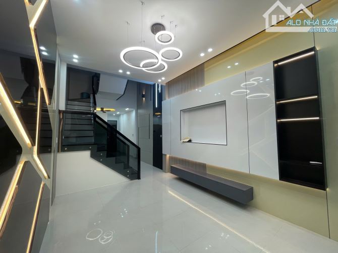 Bán nhà mặt tiền Hoàng Hoa Thám mới 100%. 70m2 giá 3tỷ5 - 3