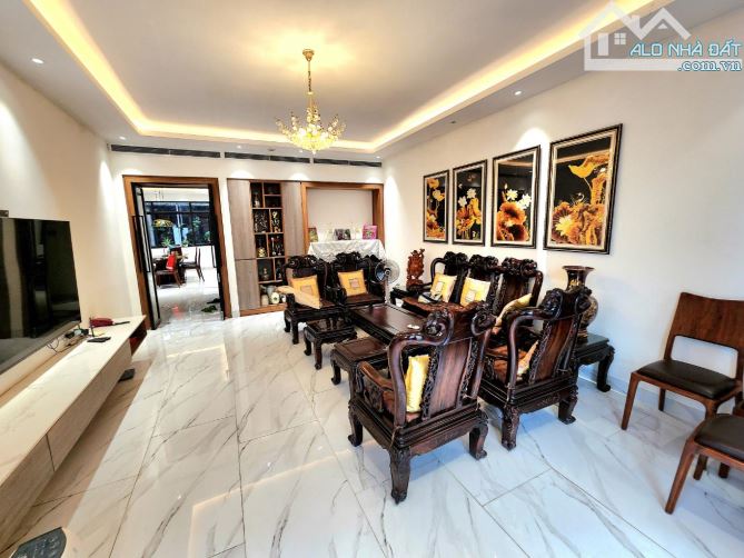 Bán nhà biệt thự Phú Thượng Tây Hồ 193m mặt tiền 12m vỉa hè ô tô tránh giá hơn 40 tỷ