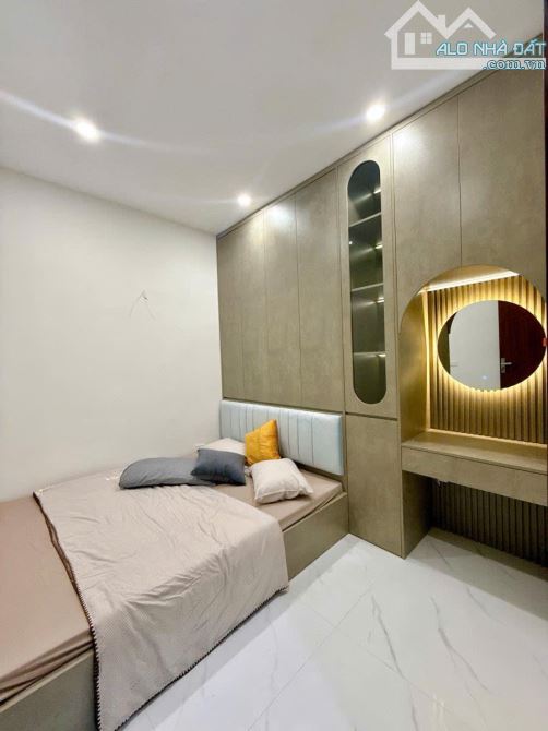 BÁN NHÀ TẬP THỂ KỸ THUẬT QUÂN SỰ - HOÀNG QUỐC VIỆT - 70M2, 2 NGỦ - 3,98 TỶ - 3