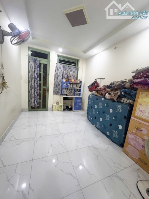 BÌNH TÂN-HƯƠNG LỘ 2-DTs 140M2-4TẦNG-4PN-HXH 6M THÔNG -OTO ĐỖ CỬA-GIÁP TÂN PHÚ-CHỈ 4.X TỶ - 3