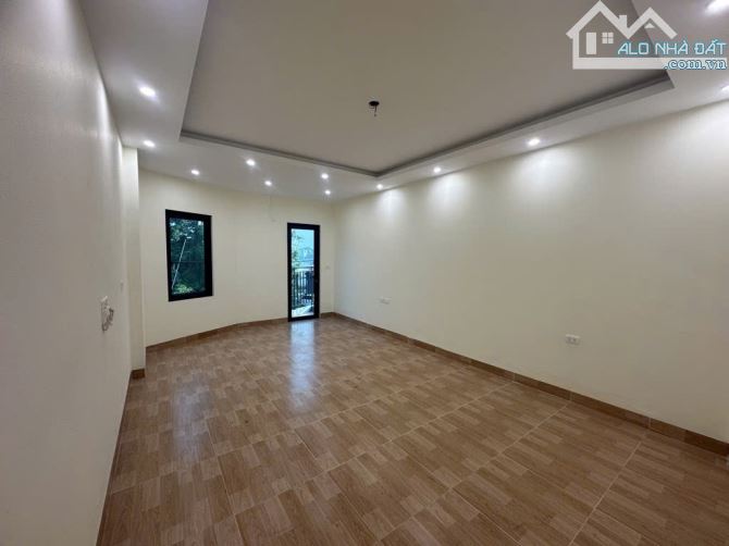 BÁN NHÀ NGỌC THỤY LONG BIÊN – 3 TẦNG 41M2- OTÔ TRÁNH - KHU VỰC VIP - 3