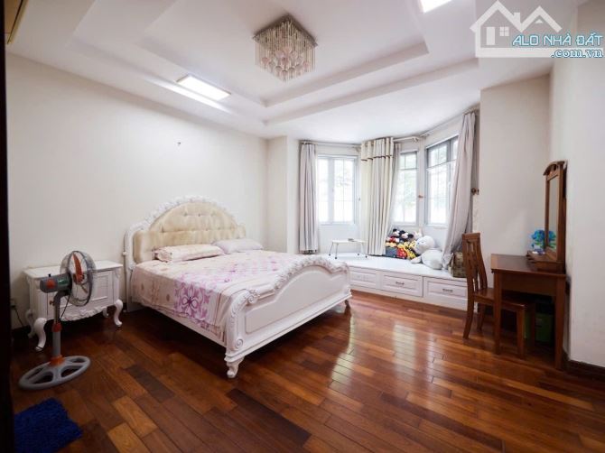 Bán villa mặt tiền khu biệt thự SaiGon Pearl - 147m2 - 5 tầng - siêu sịn - 3