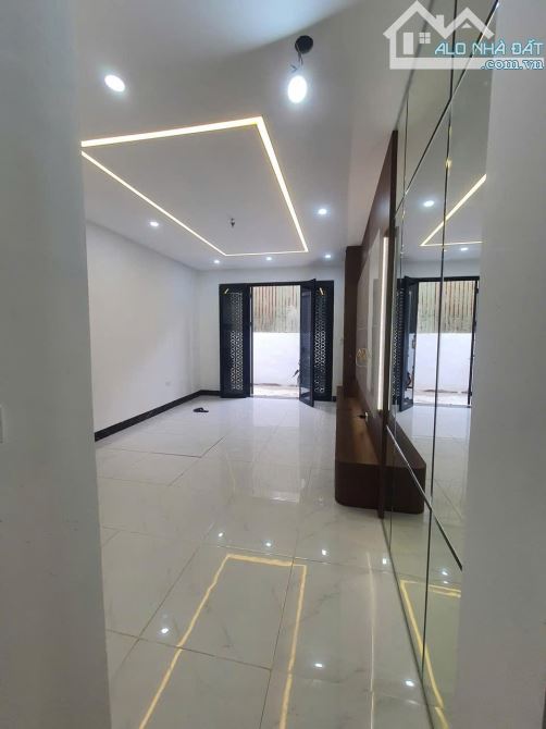NHÀ VĂN HỘI - HỌC VIÊN TÀI CHÍNH - LÔ GÓC 3 THOÁNG - DT: 31/40M2, 5 TẦNG, MT 5M - 5,5 TỶ - 3