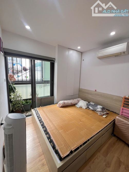 BÁN CĂN HỘ CCMN PHỐ HÀO NAM - ĐỐNG ĐA - NGÕ RỘNG CÁCH PHỐ CHỈ 50m   50m, 2 ngủ, full đồ, c - 3