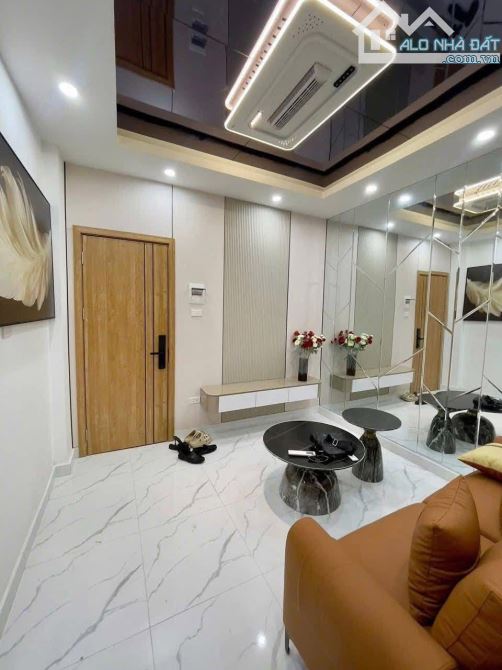 CẦN BÁN CĂN HỘ TẬP THỂ NGUYỄN KHÁNH TOÀN CẦU GIẤY 60m, 3N, FULL NỘI THẤT, giá 3,8tỷ - 3