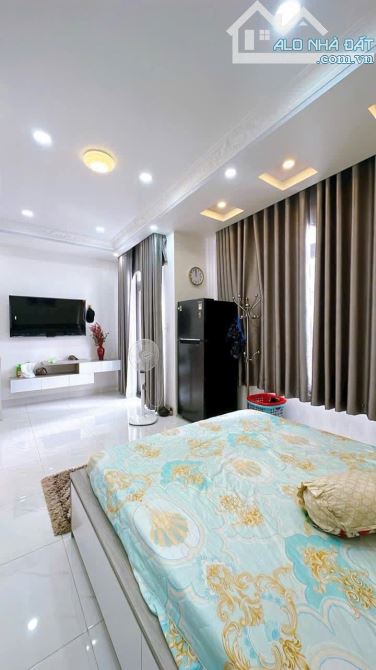 BÁN NHÀ Q4 KHU VIP ĐƯỜNG SỐ ĂN THEO 4 TẤM MỚI ĐẸP DT 6*10 GIÁ 8TỈ TÍ GIÁP Q1 HẺM 3M THÔNG - 3