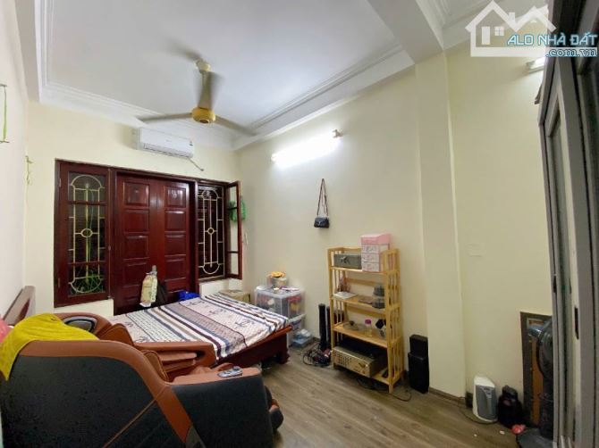 Cầu Giấy 35m² × 5 tầng, ô tô gần, Full NT, giá 9,8 tỷ - 3
