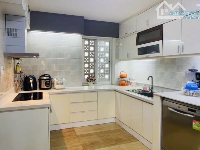 Siêu phẩm: 6 tầng đúc kiên cố, xe hơi ngủ trong nhà - DT(4.6x17)x 6 tầng - nhỉnh 13 tỷ - 3