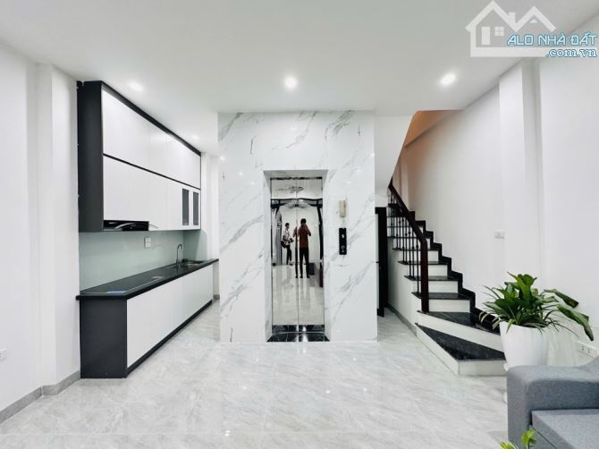 BÁN NHÀ - NGÕ 173 HOÀNG HOA THÁM - 43m - 6 TẦNG -MT4,7 m -💰 11,7 TỶ- XÂY MỚI - GẦN PHỐ- - 4