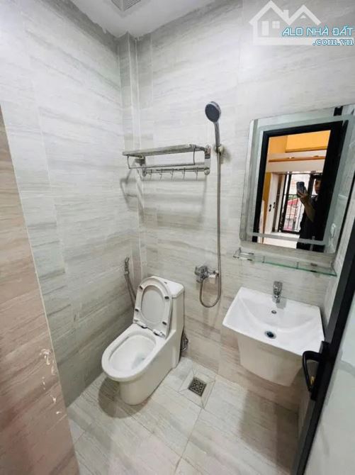 Bán CHDV Phạm Văn Đồng, thang máy, Full nội thất, 15 phòng, DT: 53m2, 6 tầng - 4