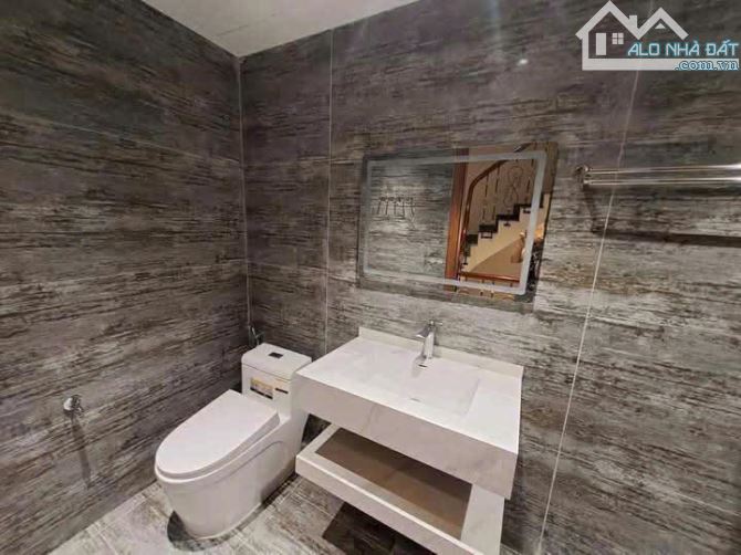 CHO THUÊ NHÀ NGUYÊN CĂN PHỐ NGUYỄN VĂN CỪ - BỒ ĐỀ - Ô TÔ ĐỖ GẦN - 4PN - NỘI THẤT CƠ BẢN - - 4