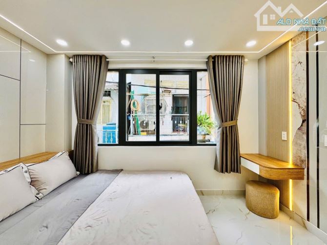 Nhà Hẻm Ba Gác - 22m² (4x5,5) - Trệt 2 Lầu - 3 Phòng Ngủ - Hoàn Công Đủ - 4