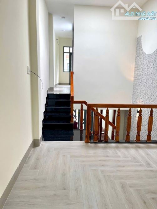 Cần bán nhà mặt tiền đường hai tầng khu Thành Thái - 4