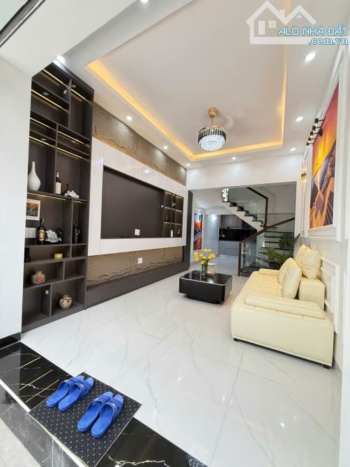 Bán nhà 3,5 tầng ngõ 476 chợ Hàng về ở luôn - 4