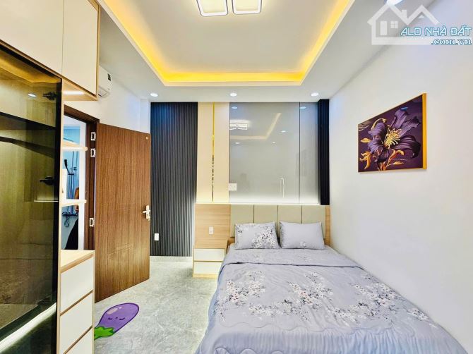 Mua ngay căn nhà 2 tầng ngay nhà Nguyễn Thiện Thuật, Quận 3. Giá: 4 Tỷ 220 / 52.9m2. SHR - 4