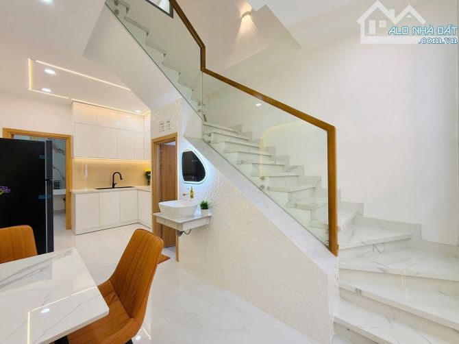 🧧 Sổ Hồng Trao Tay !! sở hữu ngay căn nhà đường Lê Minh Xuân - Tân Bình / Giá 2 Tỷ 650 - 4
