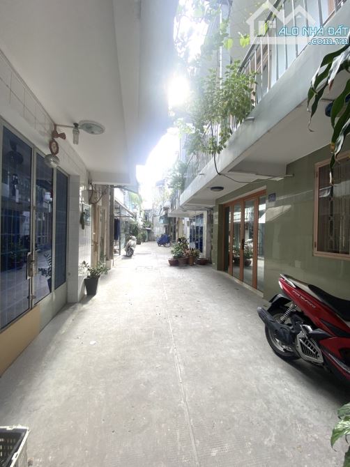 Bán nhà quận 6 - 3 tầng 4pn sang trọng ở ngay - Giá sinh viên 4,080 tỷ - 4