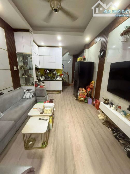 Bán nhà hẻm rộng Lê Thị Bạch Cát,P.11,Q.11,dt: 3,5 x 9 nhà xây 3 lầu 4 Tỷ 65. - 4