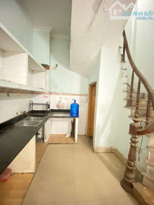 Cho thuê nhà nguyên căn ngõ 51 Lương Khánh Thiện, 30m2 x 4 Tầng 2 ngủ 3 wc
chỉ 7 triệu - 4