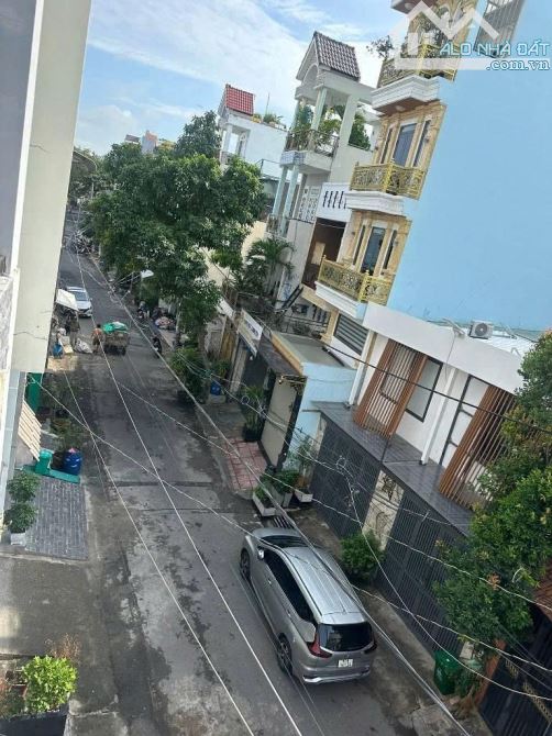 Nhà Lê Văn Quới 10