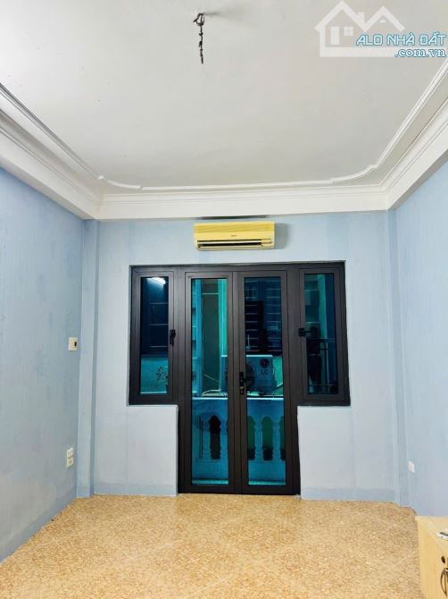 CẦU GIẤY 30M² 5 TẦNG – PHÂN LÔ – 2 THOÁNG – CÁCH Ô TÔ VÀI BƯỚC – 8.5 TỶ - 4