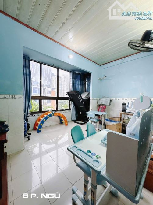 MẶT TIỀN Đ. HOÀNG DIỆU Q4 GÓC CHÂN CẦU CALMETTE - 4
